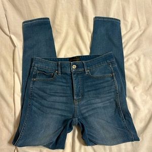 Women’s White House, black market, cashmere denim size 6 high-rise, skinny